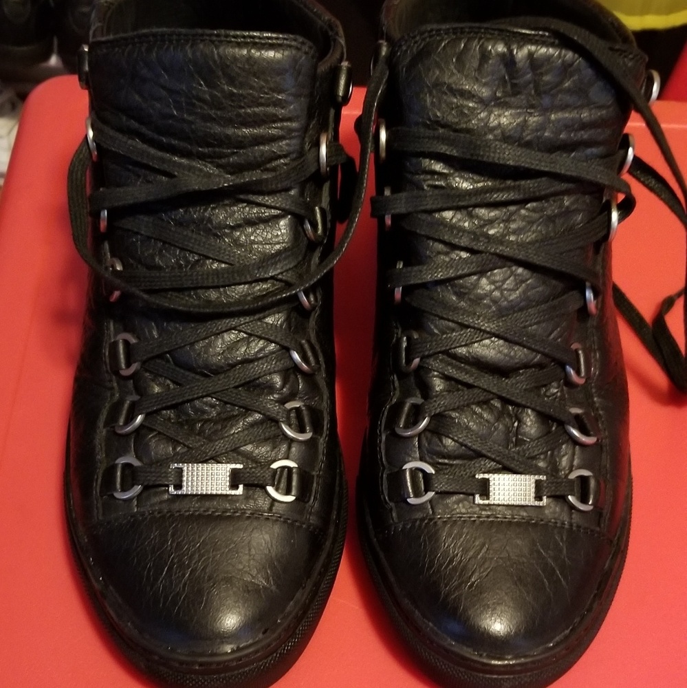 Black Balenciaga Arena